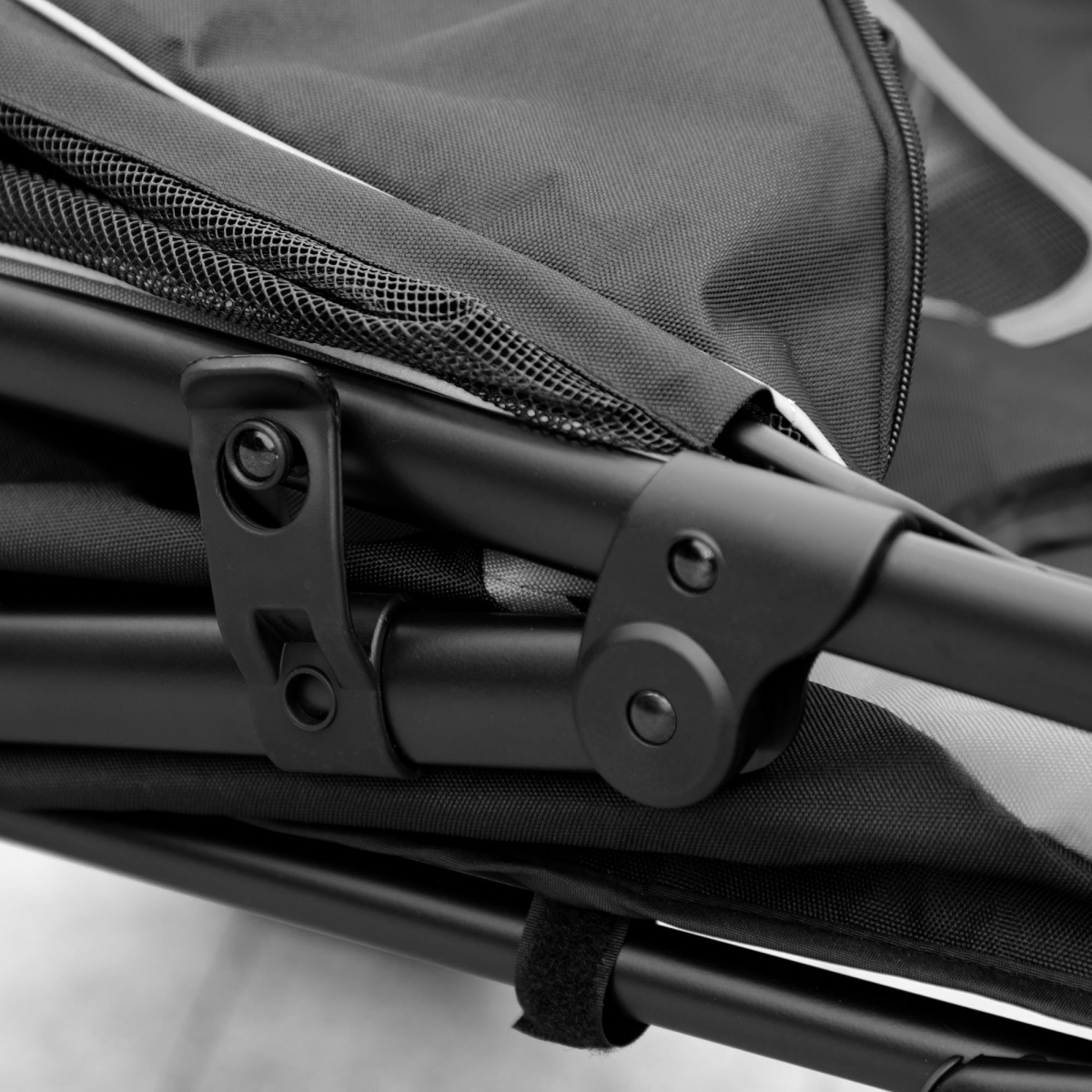 SmoothRide PawHut Dog Stroller: Foldable Carriage with Shock Absorbers & Wheels